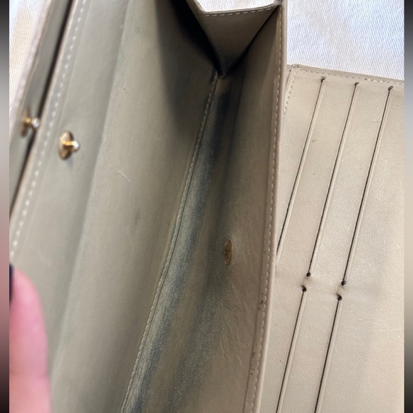 Louis Vuitton Vernis International Wallet - Picture 7 of 11